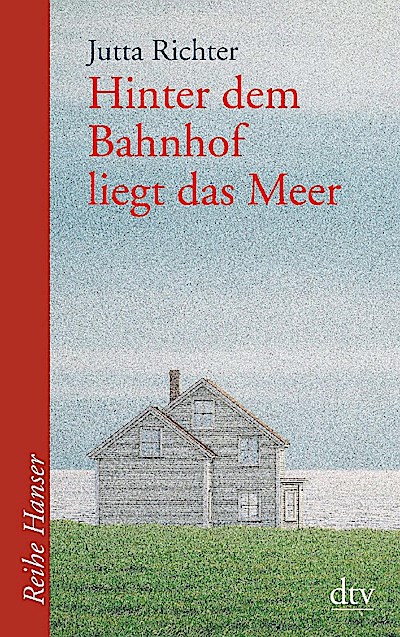 Hinter dem Bahnhof liegt das Meer
